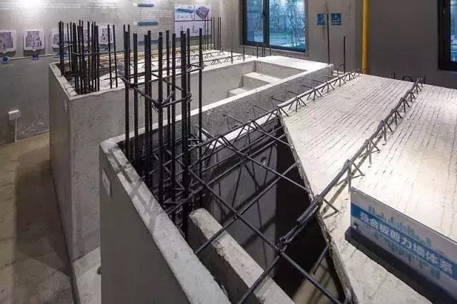 1582609314817499.jpg 通过BIM提前检验防止钢筋碰撞的情况.jpg